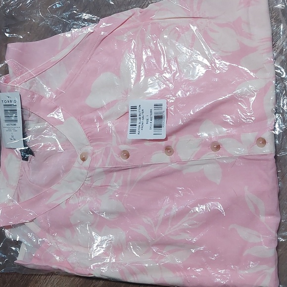 Torrid Rayon Pink Floral Front Halter Top - Size 1X NWT - Picture 3 of 6